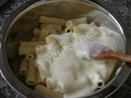 Fırında Beşamel Soslu Kıymalı Makarna